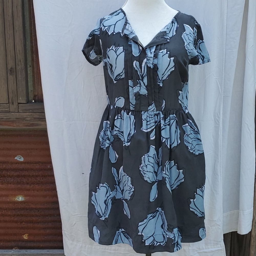 GAP PLEATED FRONT DRESS SIZE SMALL